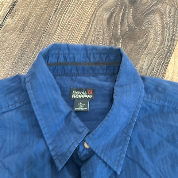 Royal Robbins denim blue color button front short sleeve shirt size large - Picture 2 of 15